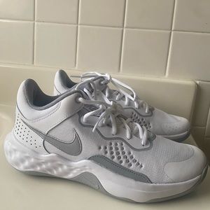 Style: NIKE Fly By Mid III
Size: 8.5M 10W
Color: WHITE/GREY 101 BRAND NEW